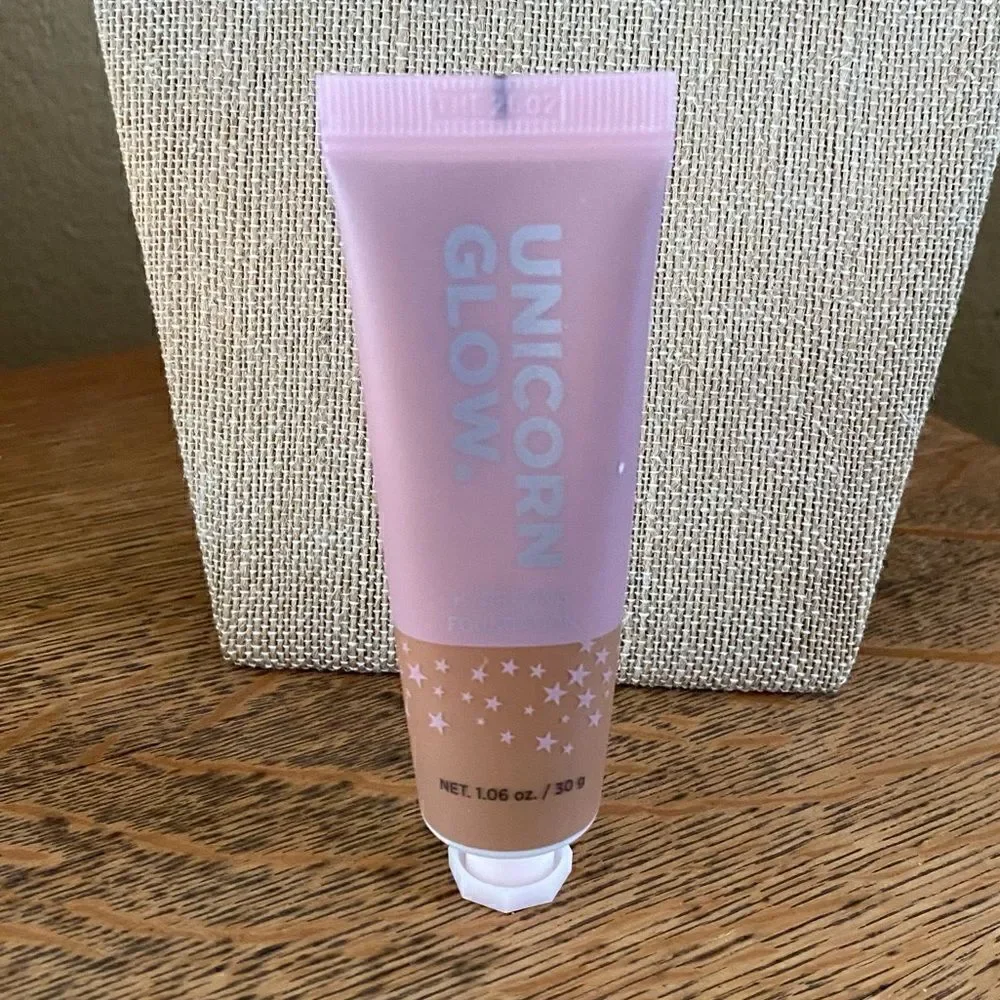 Unicorn Glow Hydrating Foundation Shade: Nutmeg. New in Box (NIB)!